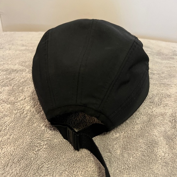 Nike ACG Black Cap with orange Logo - Picture 3 of 3